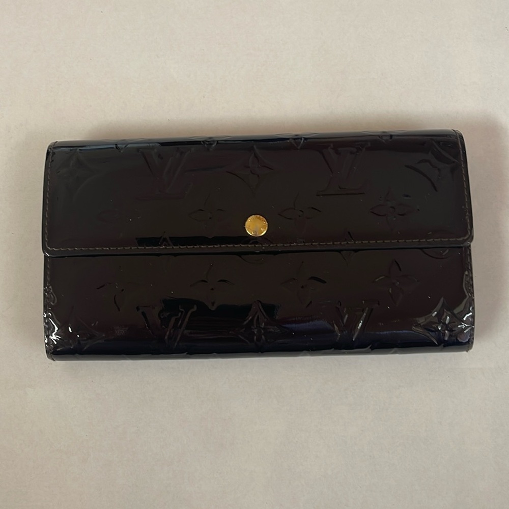Louis Vuitton Vernis Burgundy Sarah wallet